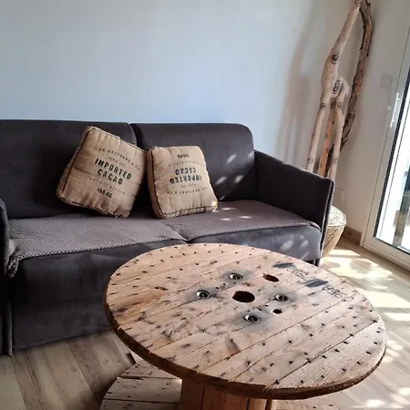 T2 Terrasse Ensoleillee Proche Apartment