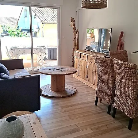 T2 Terrasse Ensoleillee Proche Apartmán *
